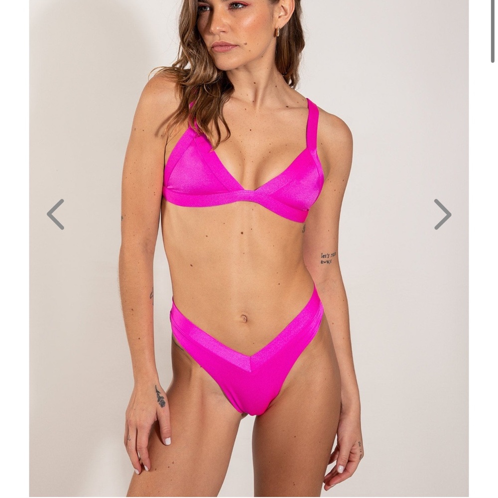 ONEONESWIMWEAR Bikini, medium top, small bottom, color isn’t sold anymore!!